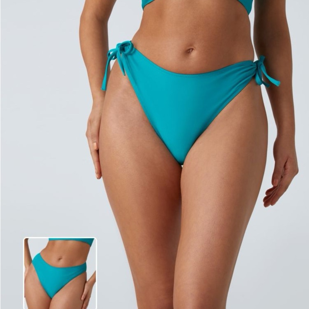086HO.- Mid Rise Removable Tie Side Bikini Bottom Swimsuit. Size Medium